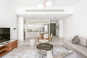 Marina Apartment w Building Pool gym Balcony