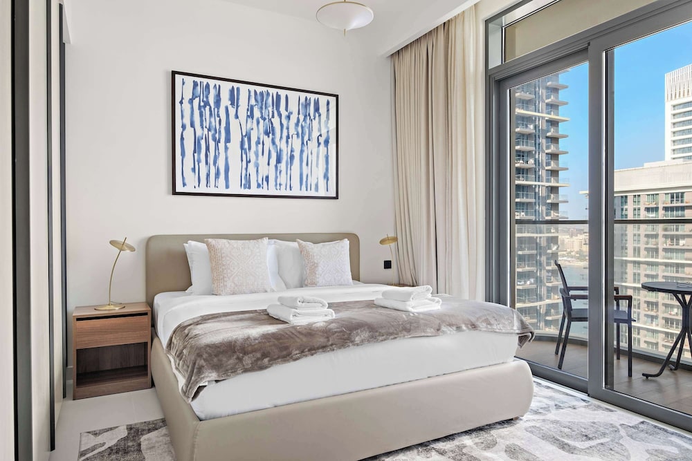 Silkhaus Waterfront 1BR in Marina Vista Tower