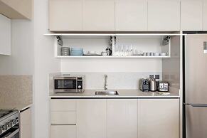 Silkhaus Waterfront 1BR in Marina Vista Tower