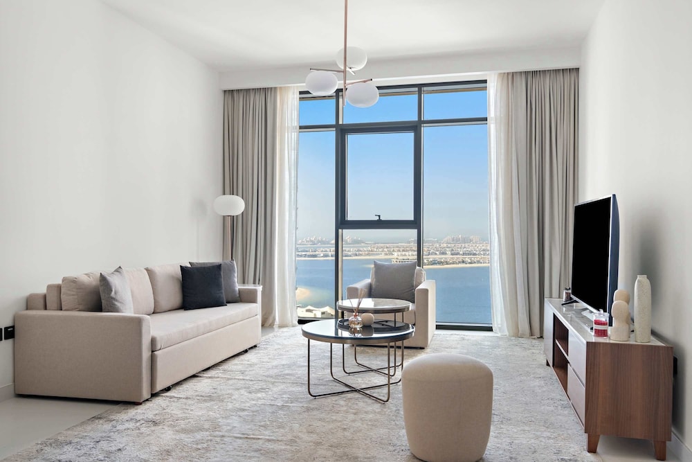 Silkhaus Waterfront 1BR in Marina Vista Tower