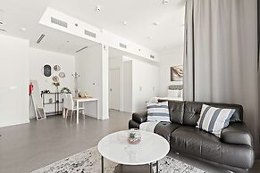 Silkhaus Chic Studio Private Beach Pixel Tower