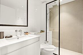 Silkhaus Chic Studio Private Beach Pixel Tower