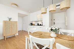 Large Apartment With sea View, Indoor Pool