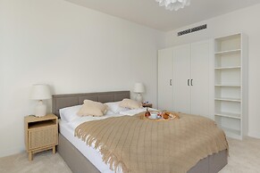 Large Apartment With sea View, Indoor Pool