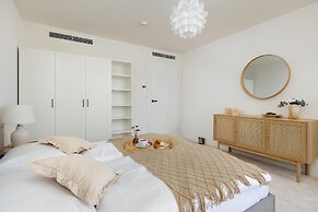 Large Apartment With sea View, Indoor Pool