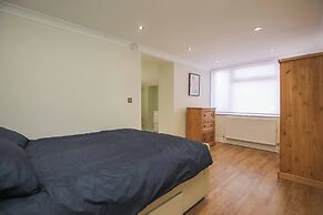 Charming Central Kingston Flat by the River