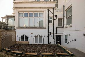 Charming Central Kingston Flat by the River