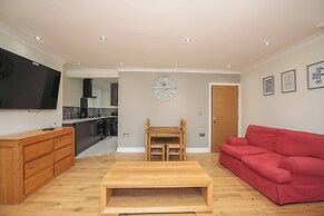 Charming Central Kingston Flat by the River