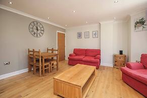 Charming Central Kingston Flat by the River