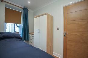 Charming Central Kingston Flat by the River
