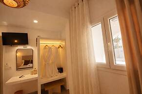 Dauti Central Suites