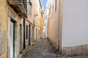 Alfama Tiny by Homing