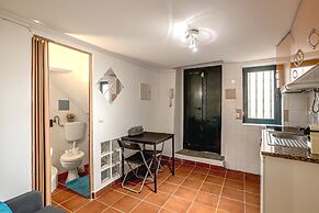 Alfama Tiny by Homing