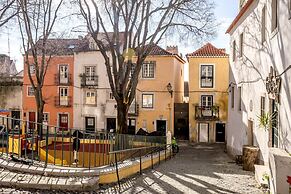 Alfama Tiny by Homing