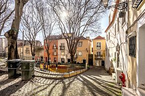 Alfama Tiny by Homing