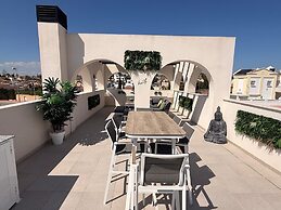 3 Bed Villa - Sleeps 6 - Private Pool - Parking