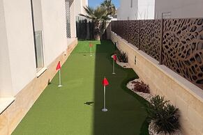 3 Bed Villa - Sleeps 6 - Private Pool - Parking