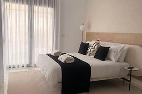 3 Bed Villa - Sleeps 6 - Private Pool - Parking