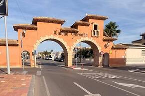 3 Bed Villa - Sleeps 6 - Private Pool - Parking