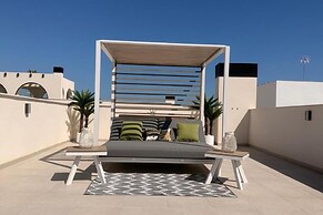 3 Bed Villa - Sleeps 6 - Private Pool - Parking