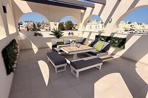 3 Bed Villa - Sleeps 6 - Private Pool - Parking