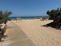 3 Bed Villa - Sleeps 6 - Private Pool - Parking