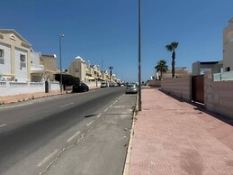3 Bed Villa - Sleeps 6 - Private Pool - Parking