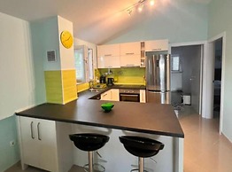 Beachfront Apartment Live