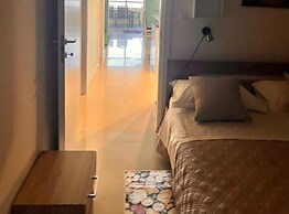Beachfront Apartment Live