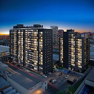 Edificio The Place Ñuñoa by Domus