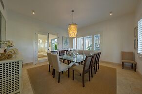 Arrecife 39 - Spacious 5BR Villa Near Beach Golf
