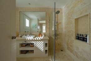 Arrecife 39 - Spacious 5BR Villa Near Beach Golf