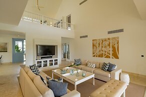 Arrecife 39 - Spacious 5BR Villa Near Beach Golf