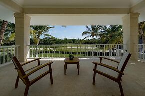 Arrecife 39 - Spacious 5BR Villa Near Beach Golf