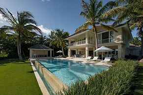 Arrecife 39 - Spacious 5BR Villa Near Beach Golf