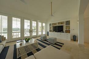 Arrecife 39 - Spacious 5BR Villa Near Beach Golf