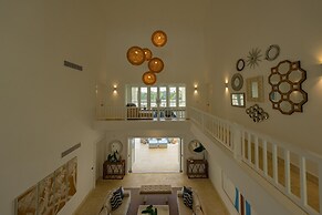 Arrecife 39 - Spacious 5BR Villa Near Beach Golf