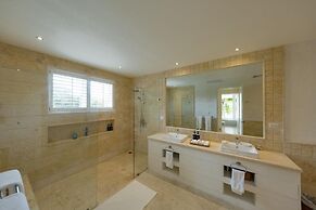 Arrecife 39 - Spacious 5BR Villa Near Beach Golf