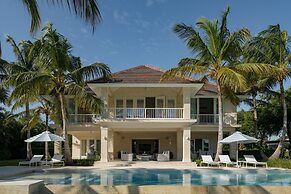 Arrecife 39 - Spacious 5BR Villa Near Beach Golf