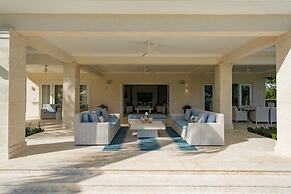Arrecife 39 - Spacious 5BR Villa Near Beach Golf