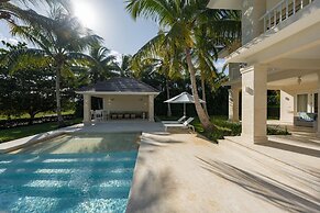 Arrecife 39 - Spacious 5BR Villa Near Beach Golf