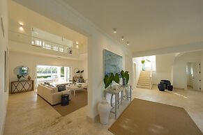 Arrecife 39 - Spacious 5BR Villa Near Beach Golf