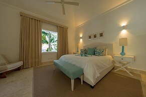 Arrecife 39 - Spacious 5BR Villa Near Beach Golf