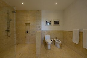 Arrecife 39 - Spacious 5BR Villa Near Beach Golf