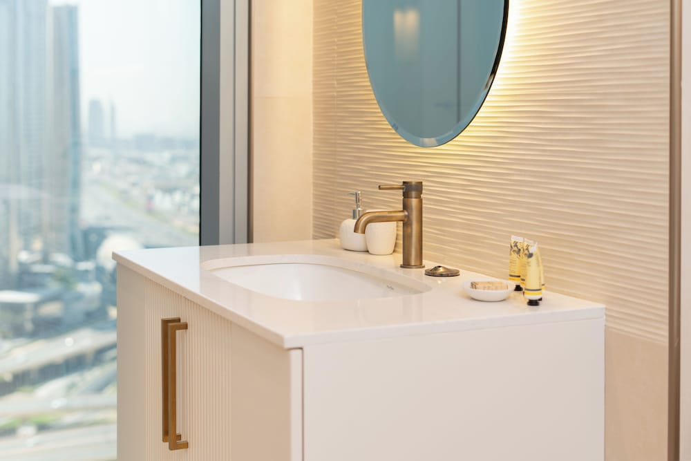 PVH - Central Park 1BR with Study Room