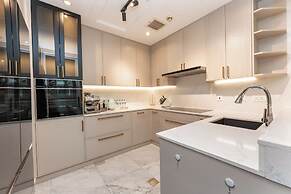 PVH - Central Park 1BR with Study Room