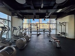 PVH - Central Park 1BR with Study Room