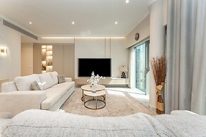 PVH - Central Park 1BR with Study Room