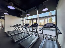 PVH - Central Park 1BR with Study Room