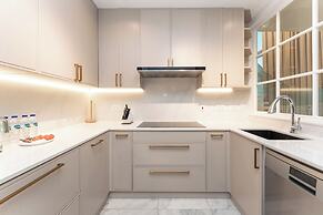 PVH - Central Park 1BR with Study Room